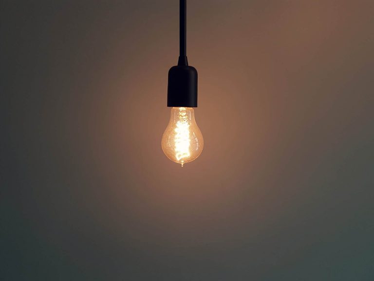 Jak zmniejszyć koszty energii w 2021 roku? Światowy Dzień Obniżania Kosztów Energii